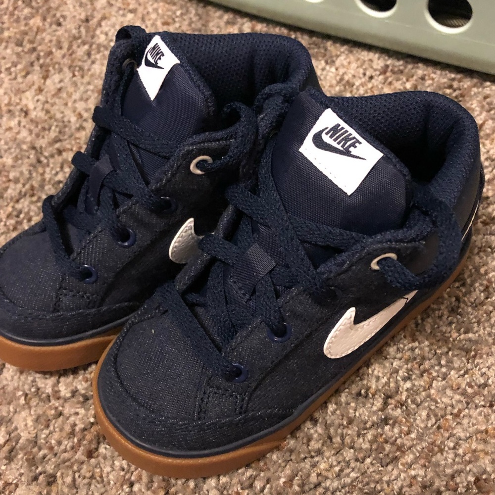 Brand New Nike’s 8C